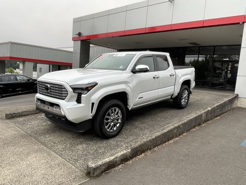 Certified 2025 Toyota Tacoma Limited AWD/4WD image 4
