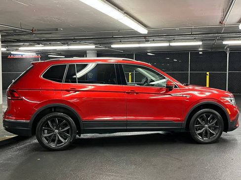 Certified 2024 Volkswagen Tiguan SE w/ Panoramic Sunroof Package AWD/4WD image 40