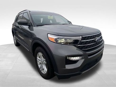 Used 2022 Ford Explorer XLT w/ Equipment Group 202A AWD/4WD image 16