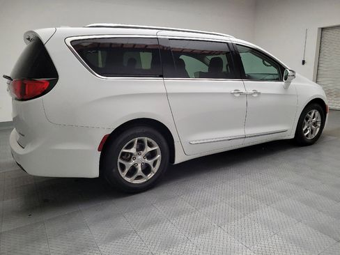 Used 2017 Chrysler Pacifica Limited w/ UConnect Theater Package image 10