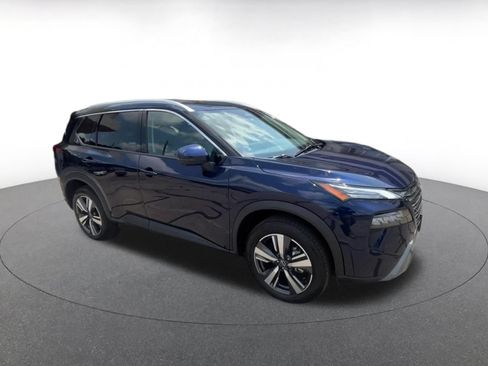 Used 2026 Nissan Rogue SL FWD image 2