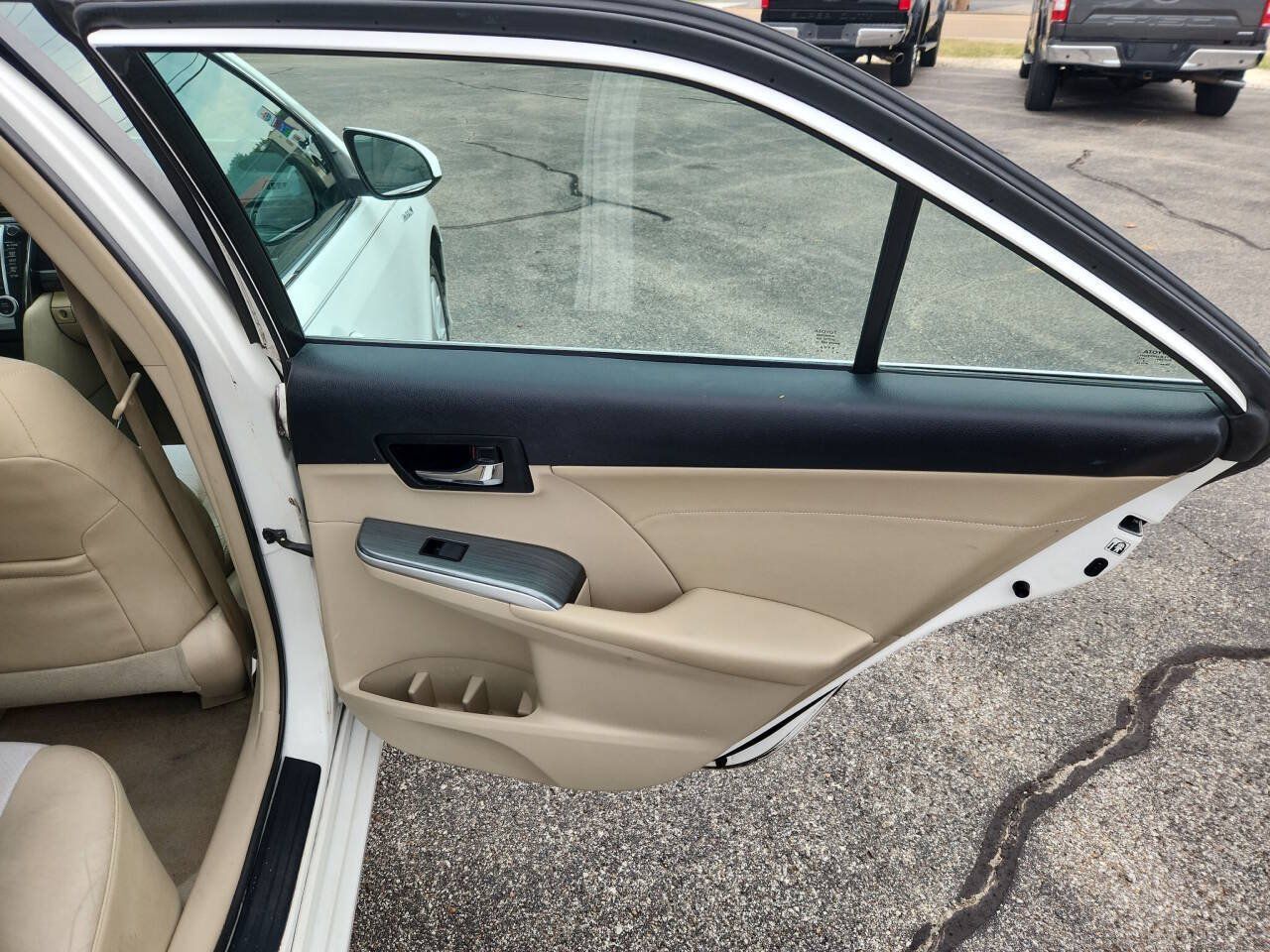 Used 2014 Toyota Camry XLE w/ Leather Package FWD image 16