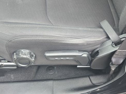 Used 2023 Jeep Wrangler Sport S image 17