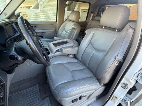 Used 2005 Chevrolet Avalanche 2500 w/ Preferred Equipment Group image 81