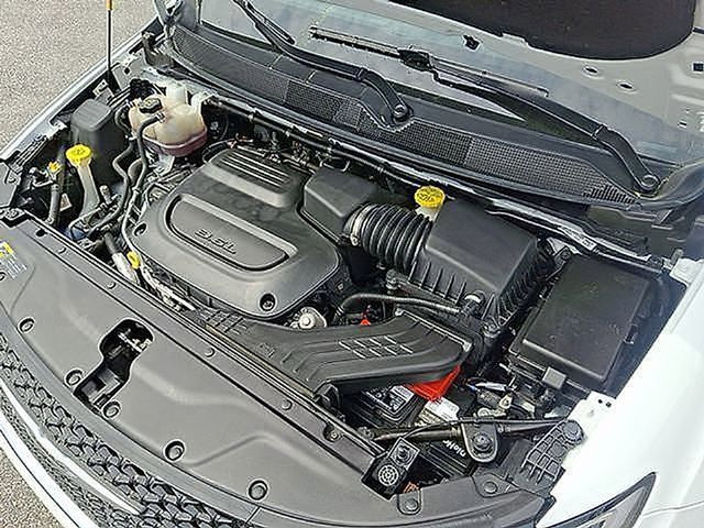 Used 2024 Chrysler Pacifica Touring-L FWD image 30