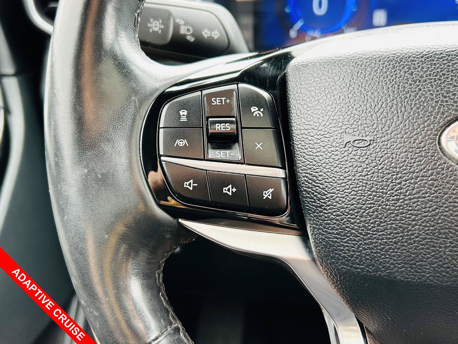 Used 2023 Ford Explorer Platinum w/ Technology Package AWD/4WD image 9