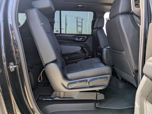 Used 2023 Chevrolet Suburban Z71 w/ Luxury Package image 14