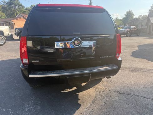 Used 2011 Cadillac Escalade AWD image 21