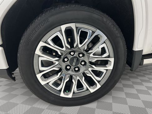Used 2024 GMC Sierra 1500 Denali Ultimate image 32