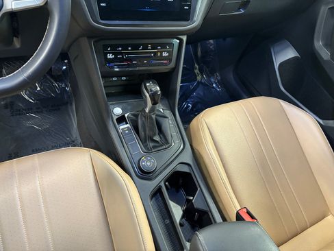 Used 2023 Volkswagen Tiguan SE AWD/4WD image 33