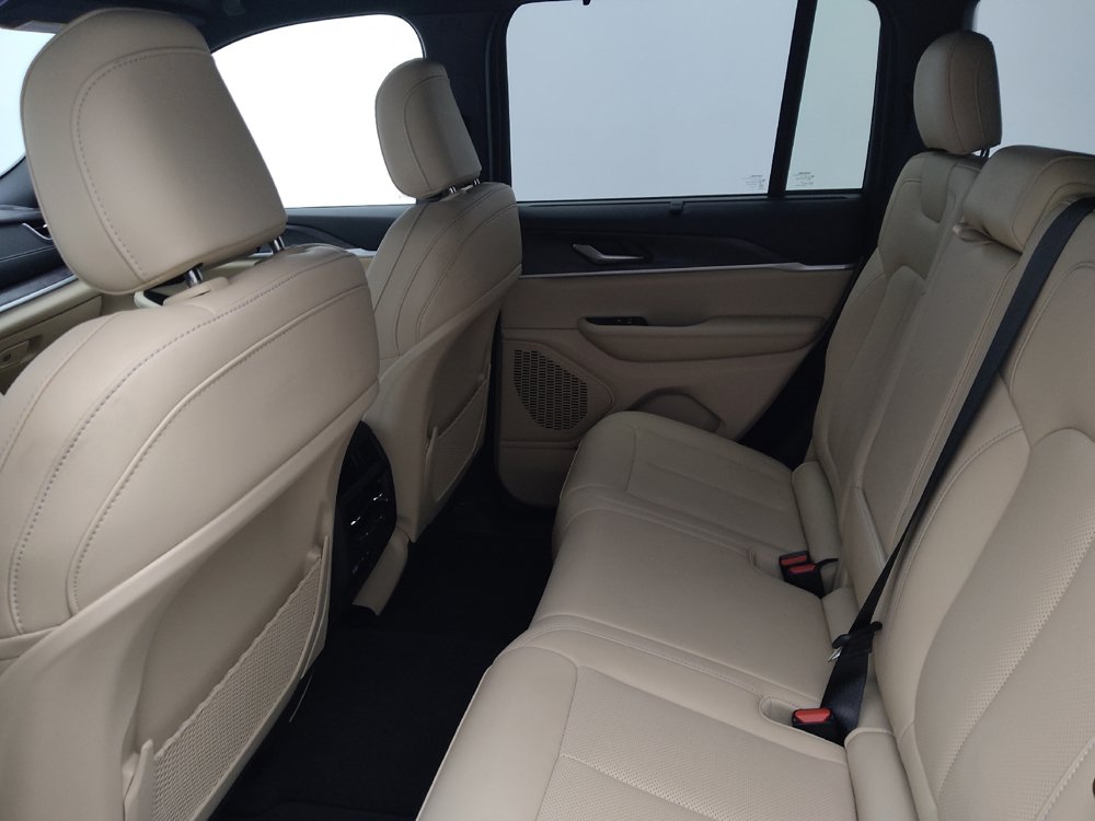 Used 2023 Jeep Grand Cherokee Limited w/ Luxury Tech Group II RWD image 18