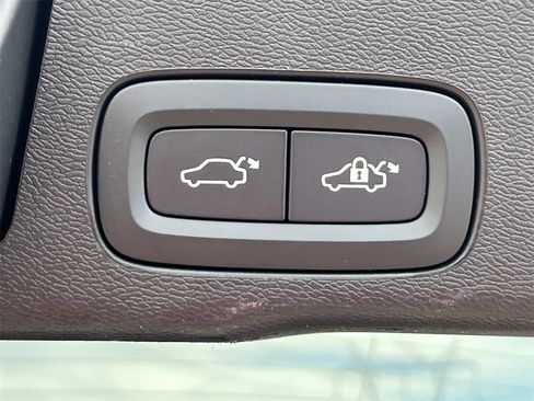 Used 2025 Volvo XC60 B5 Core w/ Climate Package image 13