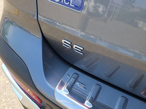 Used 2024 Volkswagen Taos SE AWD/4WD image 12