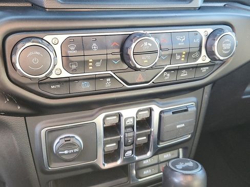 Used 2021 Jeep Wrangler Unlimited Sahara w/ Cold Weather Group image 13