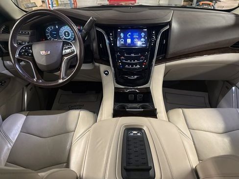 Used 2016 Cadillac Escalade Luxury image 23