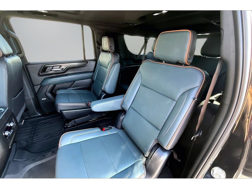 Used 2025 GMC Yukon XL AT4 w/ AT4 Premium Package AWD/4WD image 19