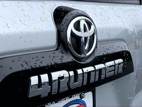 Used 2023 Toyota 4Runner TRD Off-Road Premium AWD/4WD image 30