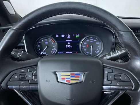 Used 2022 Cadillac XT6 Premium Luxury w/ Technology Package image 5