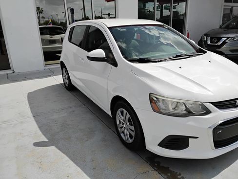 Used 2017 Chevrolet Sonic LT image 3