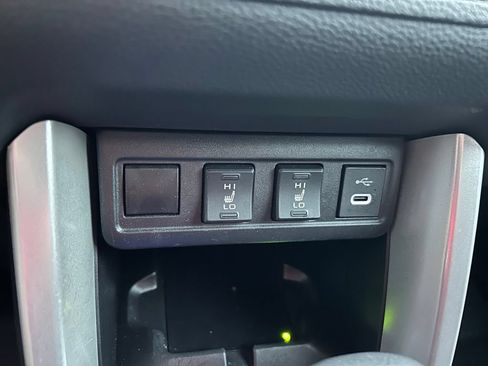 Used 2025 Toyota Corolla Cross XLE w/ Convenience Package FWD image 29