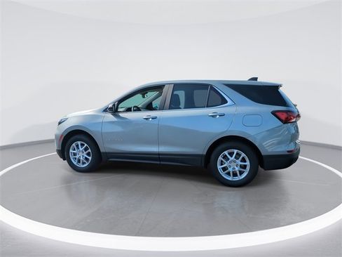 Used 2023 Chevrolet Equinox LT w/ Driver Convenience Package image 5