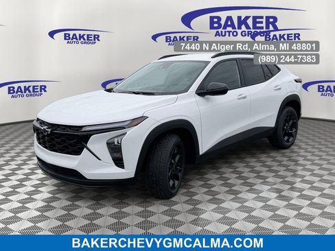 New 2026 Chevrolet Trax LT w/ Midnight Edition FWD image 4