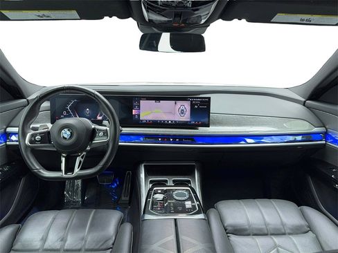 Used 2025 BMW 740i w/ Premium Package image 16