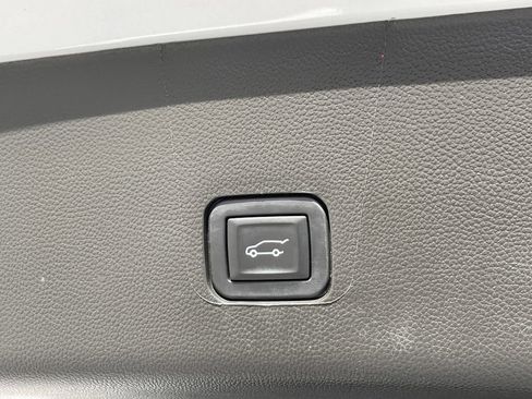 Certified 2023 Chevrolet Traverse Premier image 11