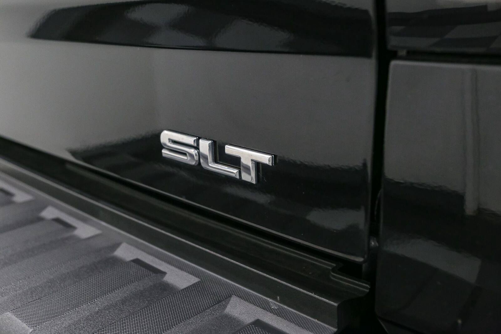 Used 2018 GMC Sierra 1500 SLT w/ SLT Premium Package AWD/4WD image 11