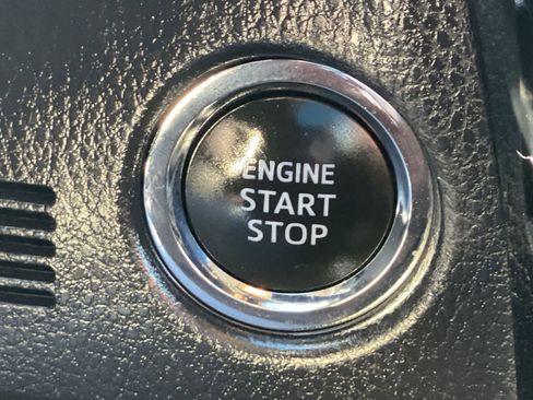 Used 2017 Toyota Corolla SE image 32