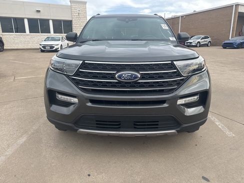 Used 2020 Ford Explorer XLT w/ Equipment Group 202A image 2