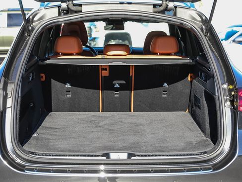 Used 2025 Mercedes-Benz GLC 300 4MATIC image 25