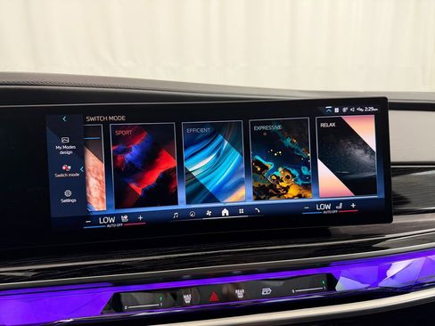 Used 2025 BMW 740i xDrive image 66