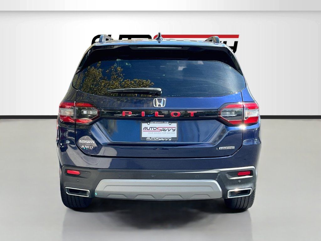 Used 2023 Honda Pilot Touring image 6