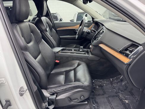 Used 2023 Volvo XC90 B5 Plus image 12