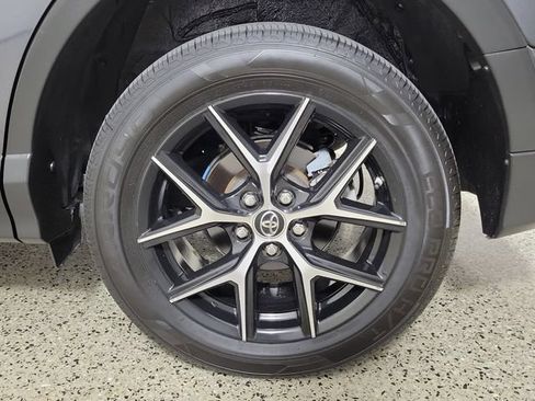 Used 2018 Toyota RAV4 SE w/ Power Extra Value Package FWD image 8
