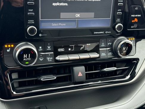 Used 2022 Toyota Highlander XLE image 26