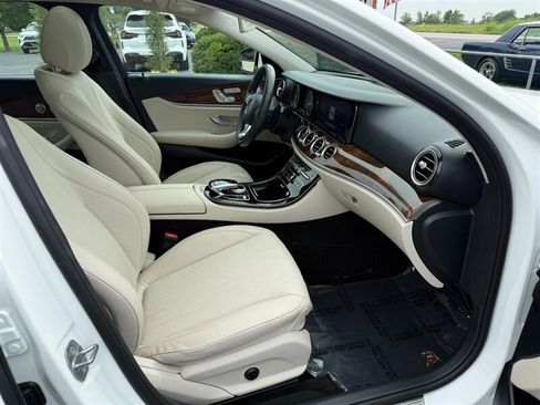 Used 2017 Mercedes-Benz E 300 4MATIC image 12