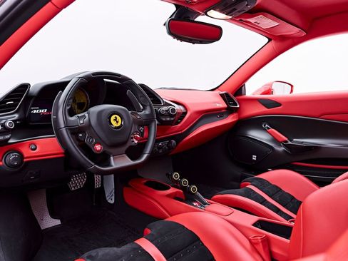 Used 2020 Ferrari 488 Pista Coupe RWD image 2