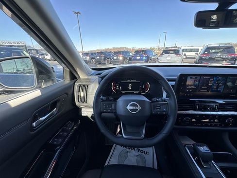 New 2026 Nissan Pathfinder Platinum image 14