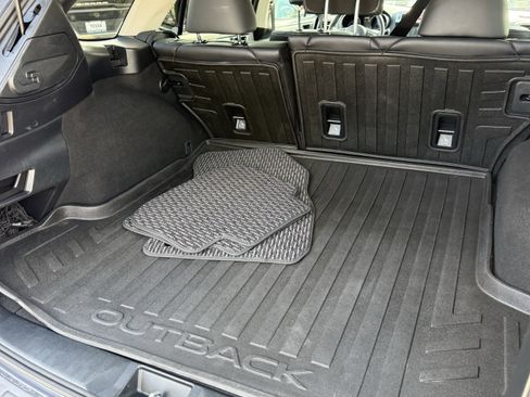 Used 2017 Subaru Outback 2.5i Limited image 32