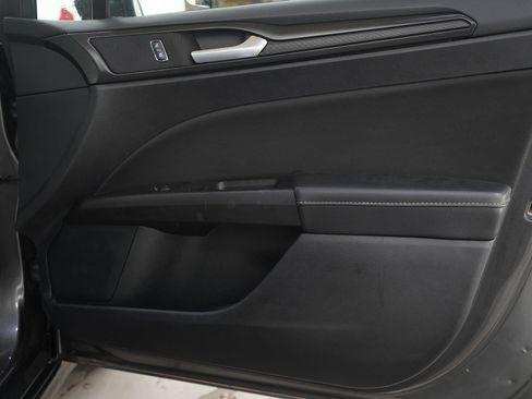 Used 2018 Ford Fusion SE w/ Equipment Group 601A image 9