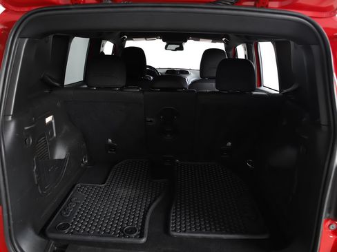 Used 2022 Jeep Renegade Altitude w/ Convenience Group AWD/4WD image 10