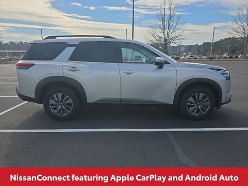 Used 2024 Nissan Pathfinder SV image 12