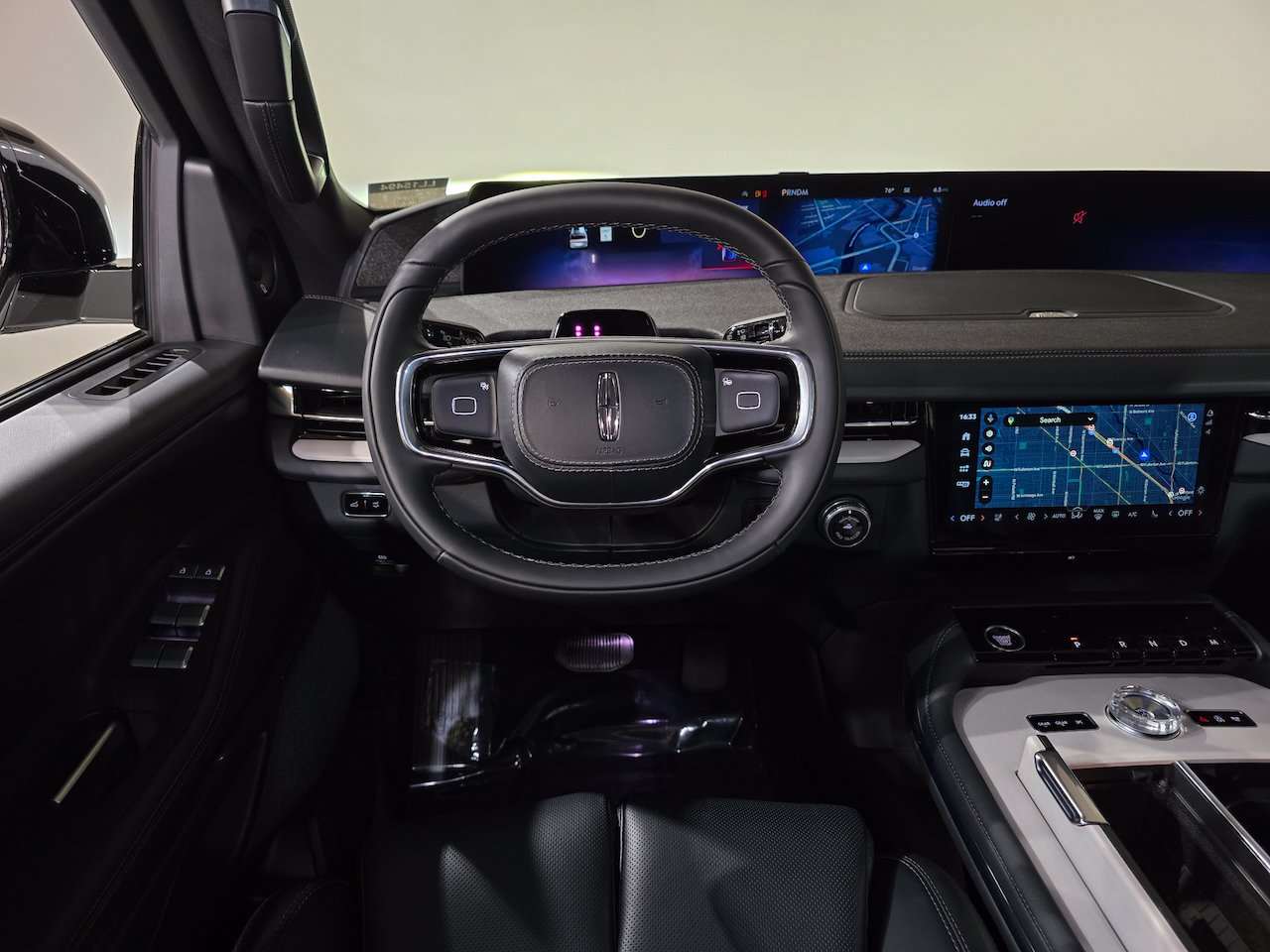 New 2025 Lincoln Navigator Reserve w/ Jet Appearance Package AWD/4WD image 23