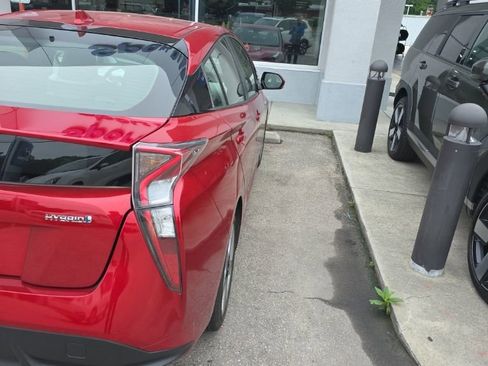 Used 2016 Toyota Prius Three FWD image 10