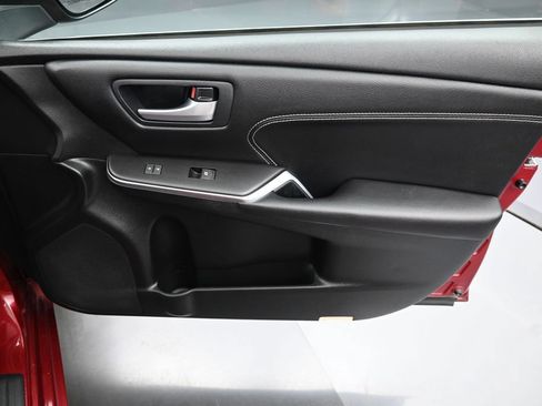 Used 2017 Toyota Camry XLE FWD image 36