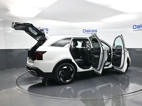 Certified 2025 Kia Sorento EX w/ EX Panoramic Sunroof Package image 58