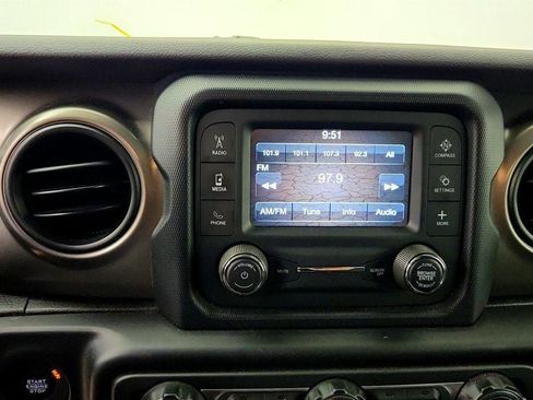 Used 2019 Jeep Wrangler Sport AWD/4WD image 18
