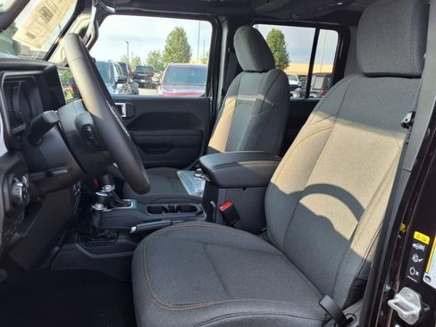 New 2025 Jeep Gladiator Sport image 11